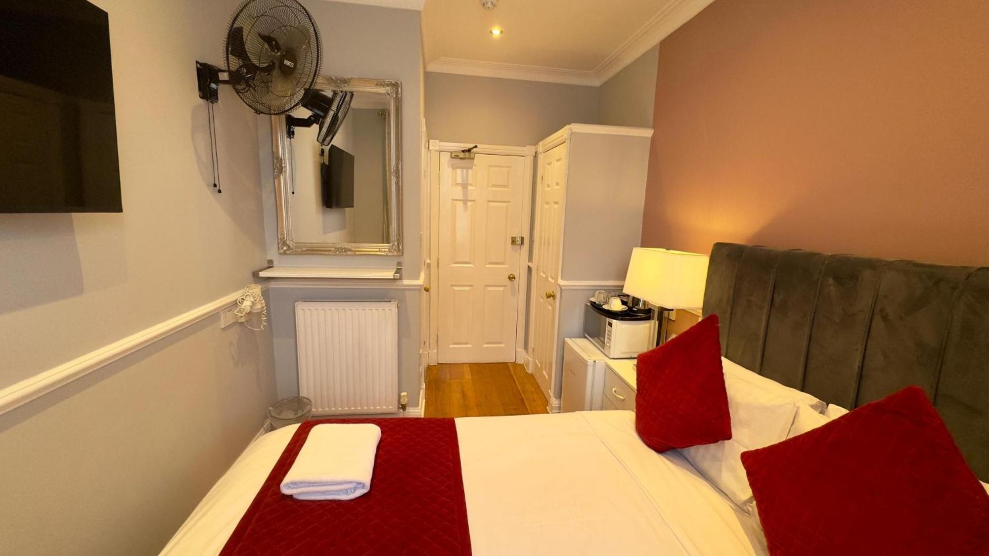 Hotel Classic Hyde Park 2*